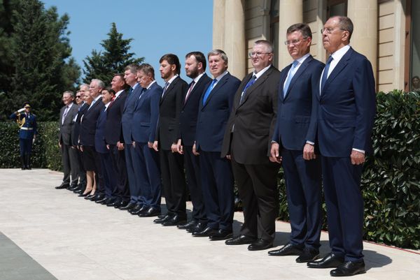 Российская делегация во время встречи президента РФ Владимира Путина и президента Азербайджана Ильхама Алиева в государственной резиденции "Загульба". - Sputnik Азербайджан