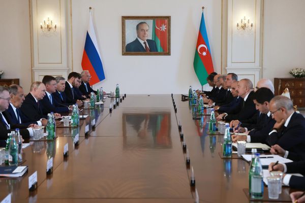 Президент РФ Владимир Путин и президент Азербайджана Ильхам Алиев на российско-азербайджанских переговорах в государственной резиденции "Загульба". - Sputnik Азербайджан