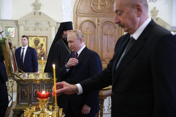 19 августа 2024. Президент РФ Владимир Путин и президент Азербайджана Ильхам Алиев во время посещения кафедрального собора Святых жен-мироносиц. - Sputnik Азербайджан