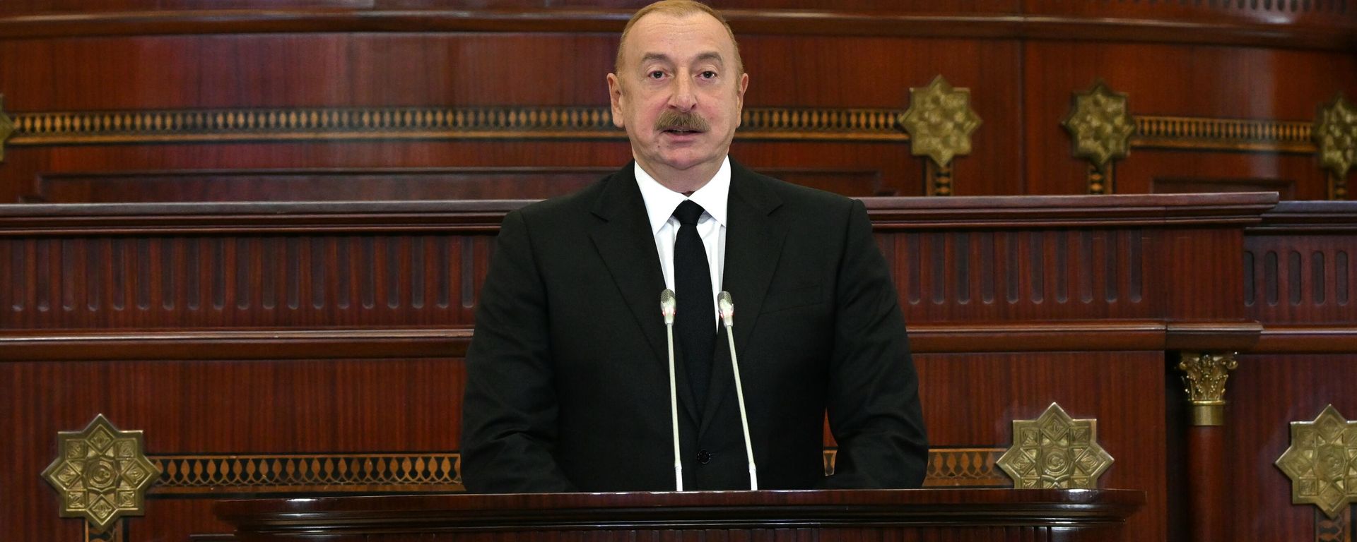 Prezident İlham Əliyev yeddinci çağırış Azərbaycan Respublikası Milli Məclisinin ilk iclasında - Sputnik Азербайджан, 1920, 23.09.2024