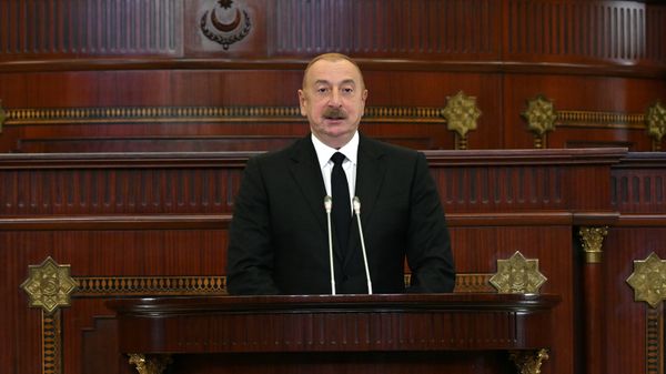 Prezident İlham Əliyev yeddinci çağırış Azərbaycan Respublikası Milli Məclisinin ilk iclasında - Sputnik Азербайджан