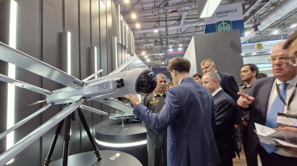 Министр обороны знакомится с комплексом Ланцет-Э - Sputnik Азербайджан