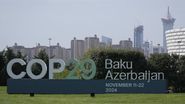 Bakıda COP29 yazısı olan tablo, arxiv - Sputnik Азербайджан