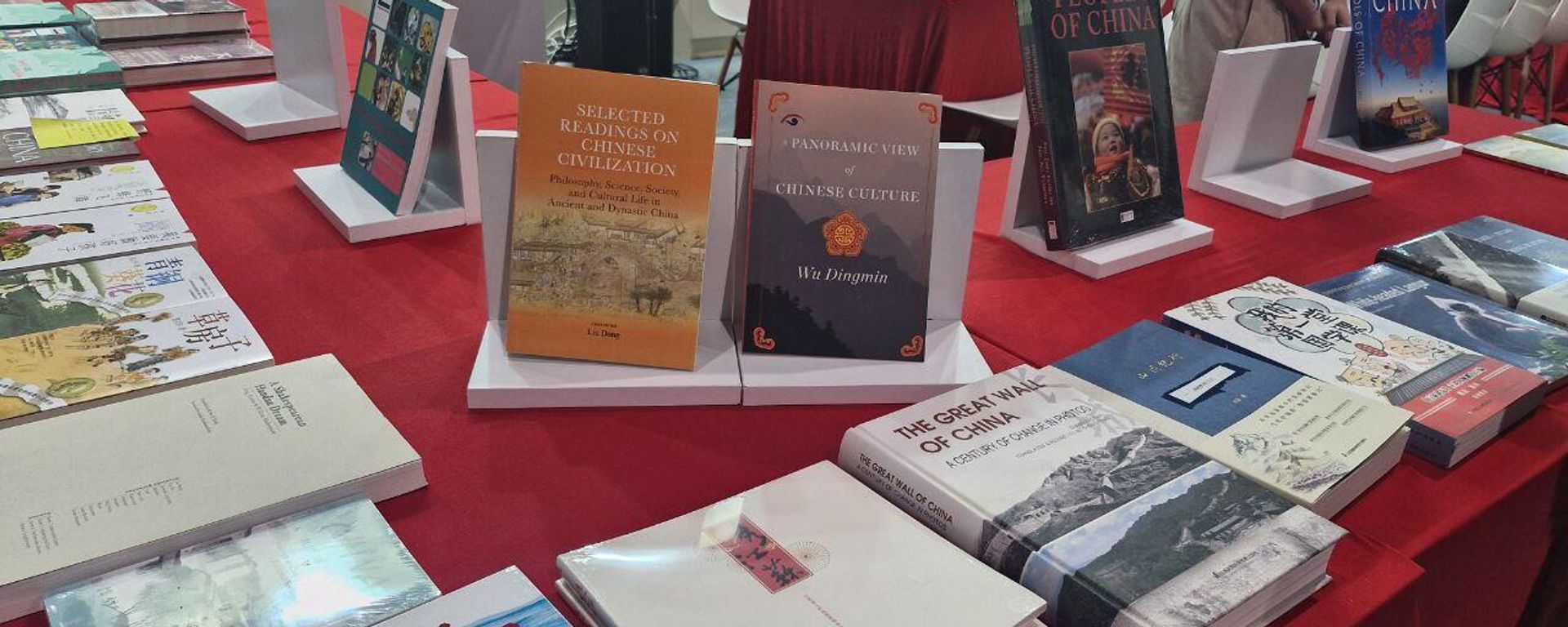 В Baku Expo Center открылась X Бакинская международная книжная выставк - Sputnik Азербайджан, 1920, 02.10.2024