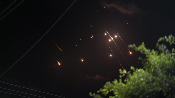Ракеты, запущенные из Ирана в сторону Израиля - Sputnik Азербайджан