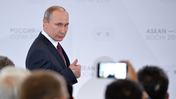  Владимир Путин на встрече глав делегаций-участников саммита Россия — АСЕАН в Сочи, 2016 год - Sputnik Азербайджан