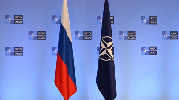 Флаги России и НАТО, фото из архива - Sputnik Азербайджан