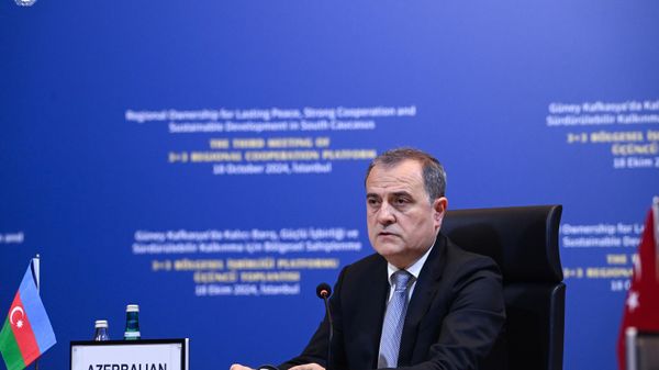Министр иностранных дел Азербайджана Джейхун Байрамов на встрече в формате “3+3” в Стамбуле - Sputnik Азербайджан