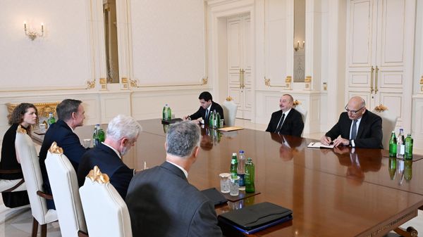Президент Ильхам Алиев на встрече со специальным помощником президента США Майклом Карпентером - Sputnik Азербайджан