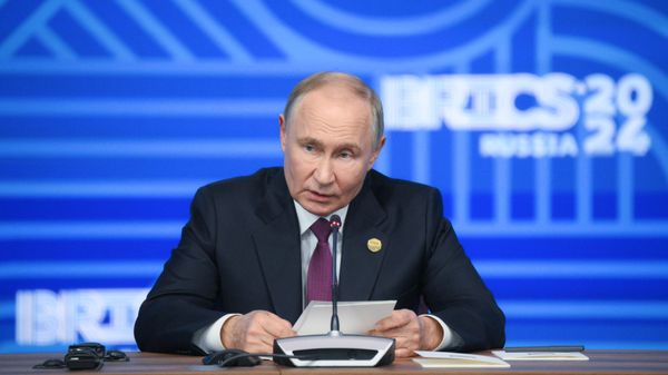 Vladimir Putin sammitdə - Sputnik Азербайджан