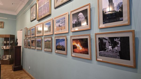 В российском городе Орел открылась персональная выставка работ азербайджанского фотохудожника Рустама Гусейнова под названием «Необыкновенное путешествие с Тургеневым на Восток». - Sputnik Азербайджан