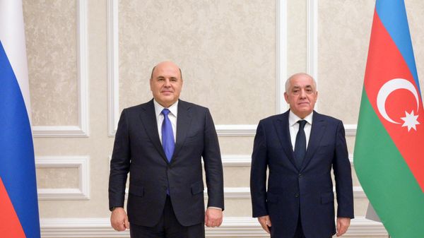 Rusiya Federasiyasının Baş naziri Mixail Mişustin və Azərbaycanın Baş naziri Əli Əsədov (sağda) - Sputnik Азербайджан