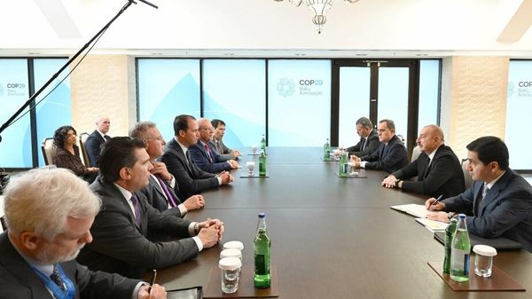 Президент Азербайджана Ильхам Алиев встретился с делегацией, возглавляемой членом Палаты представителей США - Sputnik Азербайджан