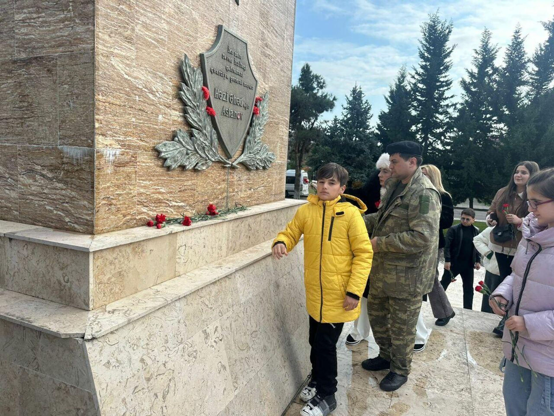Школьники в сопровождении представителей Землячества казаков в Азербайджане посетили Ленкорань - Sputnik Азербайджан, 1920, 04.12.2024