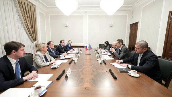 Алексей Гордеев встретился с Послом Азербайджана в РФ Рахманом Мустафаевым
 - Sputnik Азербайджан
