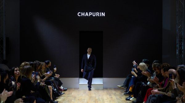 В Баку в рамках Azerbaijan Fashion Week состоялся закрытый показ известного дизайнера, заслуженного художника РФ Игоря Чапурина, где он представил свою новую коллекцию мужской и женской одежды - Sputnik Азербайджан