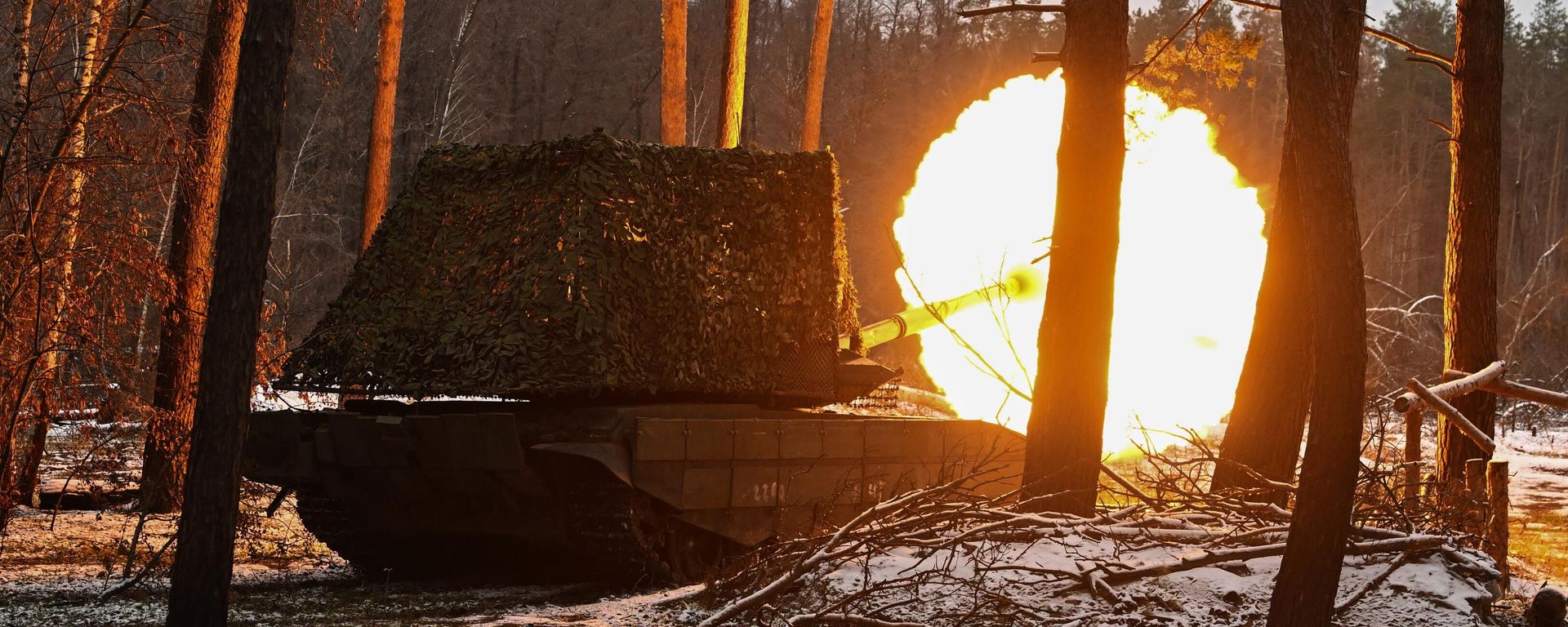Боевая работа экипажа танка Т-90М Прорыв группировки Запад на Краснолиманском направлении СВО - Sputnik Азербайджан, 1920, 24.02.2025