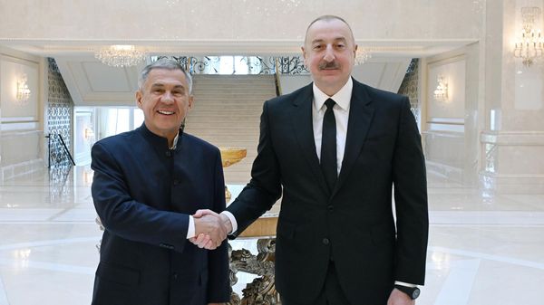 Prezident İlham Əliyev Rusiyanın Tatarıstan Respublikasının Rəisi ilə görüşüb - Sputnik Азербайджан