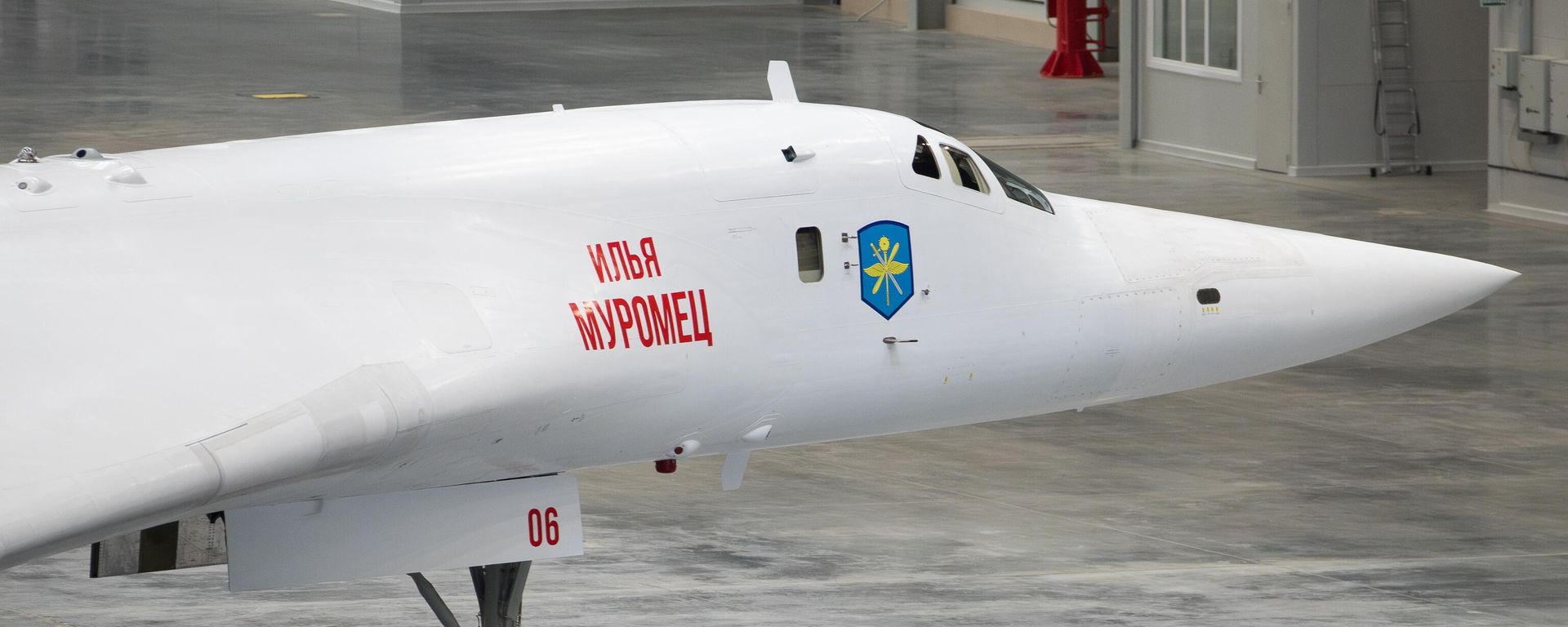 Модернизированный стратегический ракетоносец Ту-160М Илья Муромец на Казанском авиационном заводе имени С. П. Горбунова - филиале ПАО Туполев - Sputnik Азербайджан, 1920, 23.12.2024