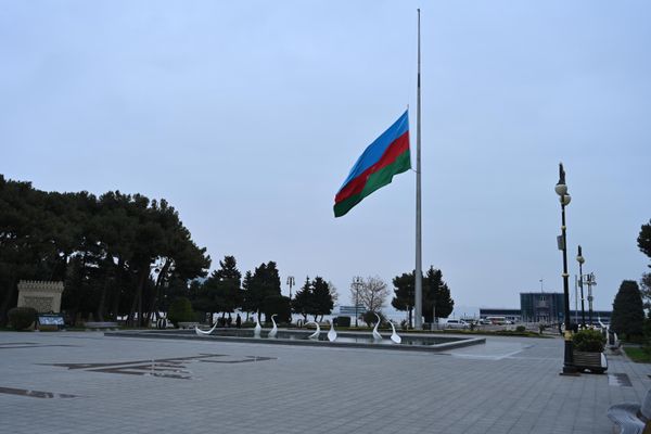 26 декабря в Азербайджане объявлен траур. По всей стране были приспущены флаги. - Sputnik Азербайджан