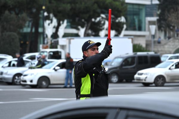 Минутой молчания в четверг в 12:00 в Азербайджане почтили память жертв авиакатастрофы самолета AZAL, произошедшей вблизи города Актау в Казахстане. - Sputnik Азербайджан