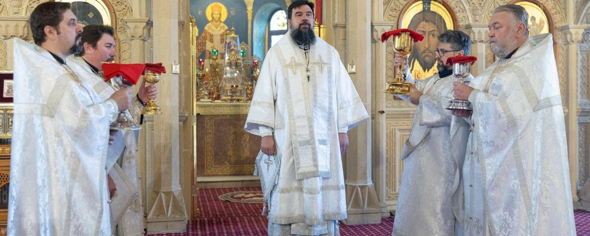 Богоявления или Крещения Господня в кафедральном соборе святых Жен-Мироносиц г. Баку  - Sputnik Азербайджан, 1920, 19.01.2025