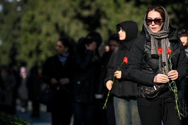 Жители Азербайджана в очередную годовщину "Черного января" отдают дань памяти жертвам трагедии. - Sputnik Азербайджан