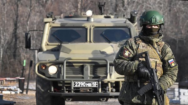Российский военнослужащий - Sputnik Азербайджан