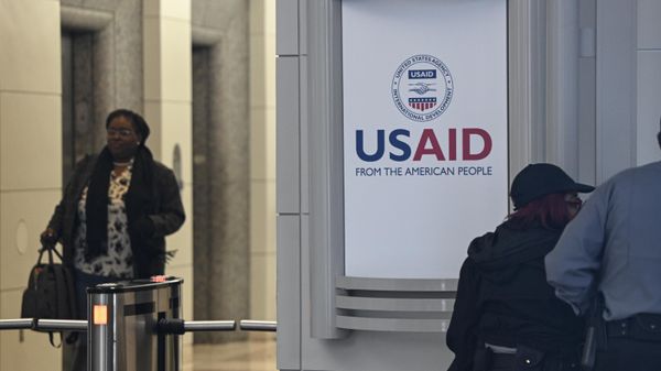 Надпись USAID - Sputnik Азербайджан