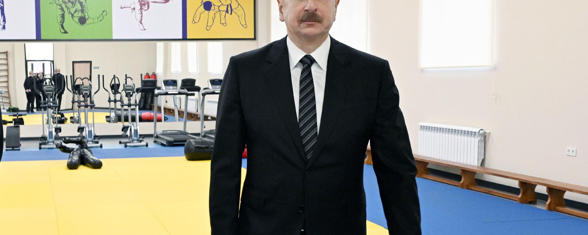 Ильхам Алиев посетил капитально отреставрированный спортивный лицей в Баку - Sputnik Азербайджан, 1920, 04.02.2025