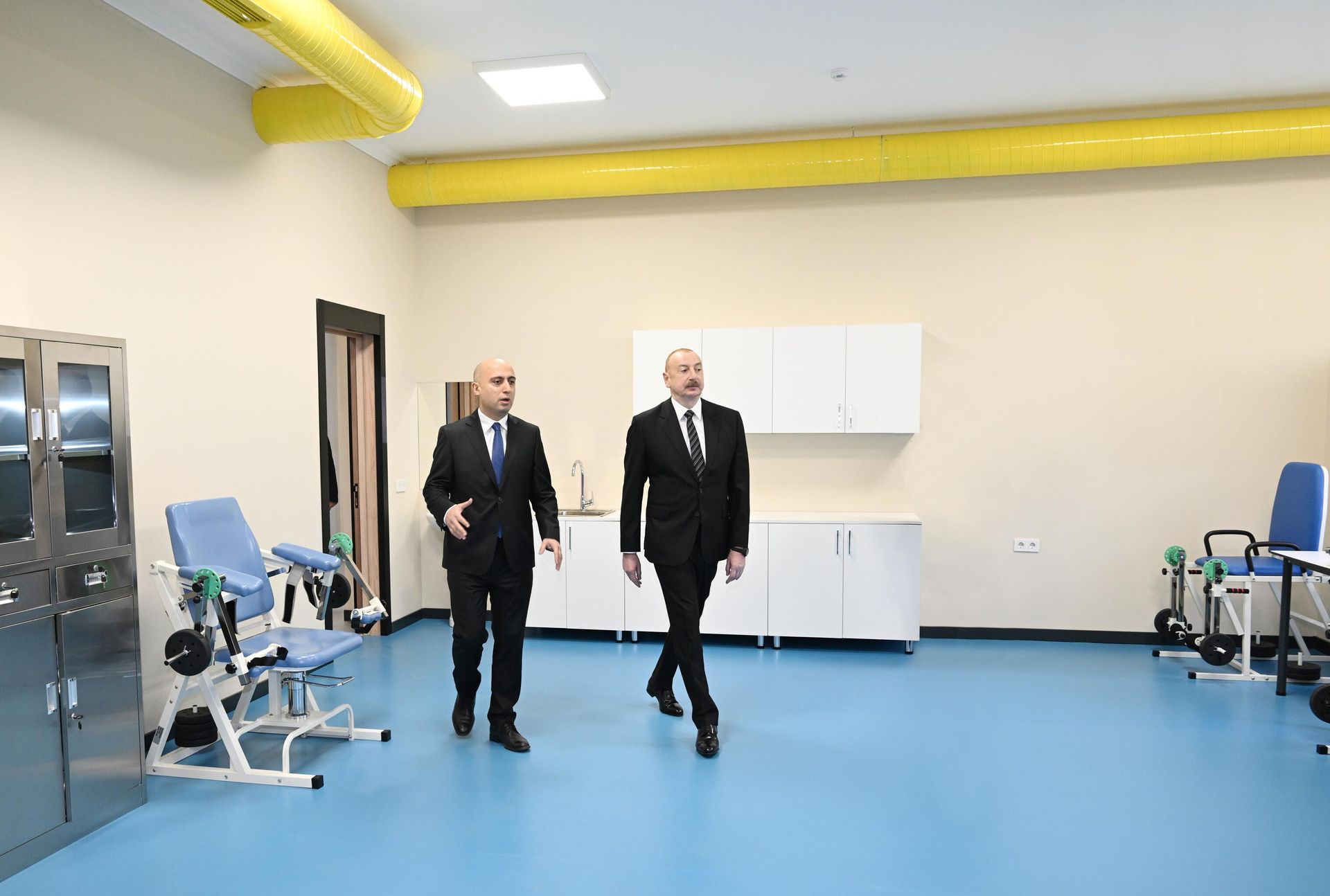 Prezident İlham Əliyev “Vətən” İdman Liseyində aparılmış yenidənqurma işlərindən sonra yaradılan şəraitlə tanış olub - Sputnik Азербайджан, 1920, 04.02.2025
