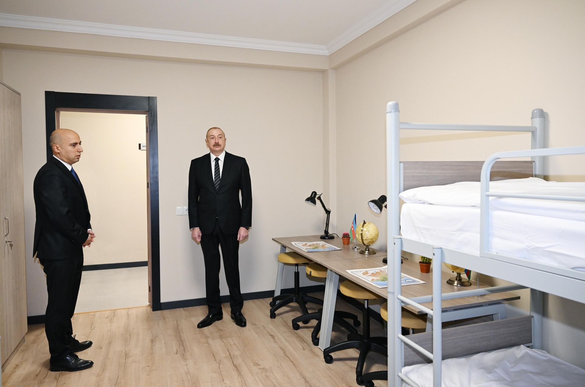 Prezident İlham Əliyev “Vətən” İdman Liseyində aparılmış yenidənqurma işlərindən sonra yaradılan şəraitlə tanış olub - Sputnik Азербайджан, 1920, 04.02.2025