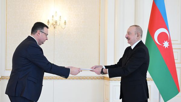 Президент Ильхам Алиев принял верительные грамоты новоназначенного посла Беларуси в нашей стране - Sputnik Азербайджан