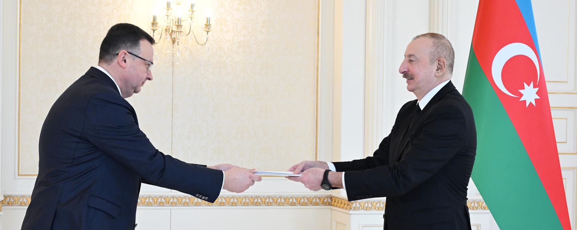 Президент Ильхам Алиев принял верительные грамоты новоназначенного посла Беларуси в нашей стране - Sputnik Азербайджан, 1920, 13.02.2025