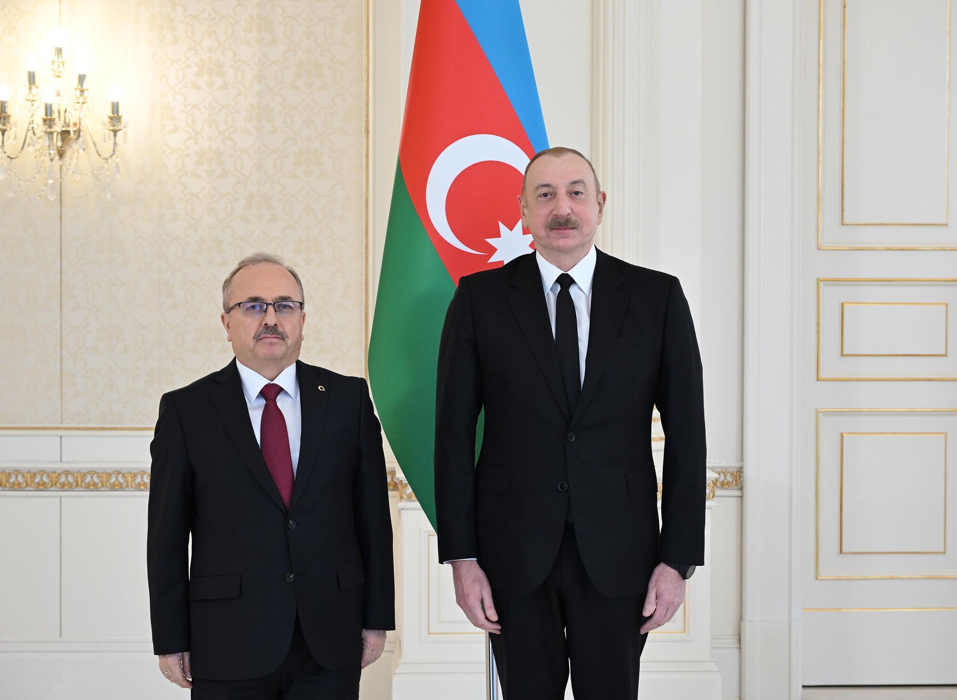 Azərbaycan Respublikasının Prezidenti İlham Əliyev fevralın 13-də Türkiyə Respublikasının ölkəmizdə yeni təyin olunmuş fövqəladə və səlahiyyətli səfiri Birol Akgünün etimadnaməsini qəbul edib - Sputnik Азербайджан, 1920, 13.02.2025