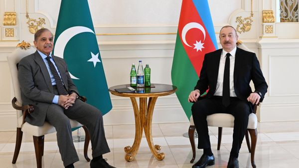 Azərbaycan Prezidenti İlham Əliyevin Pakistanın Baş naziri ilə geniş tərkibdə görüşü olub - Sputnik Азербайджан