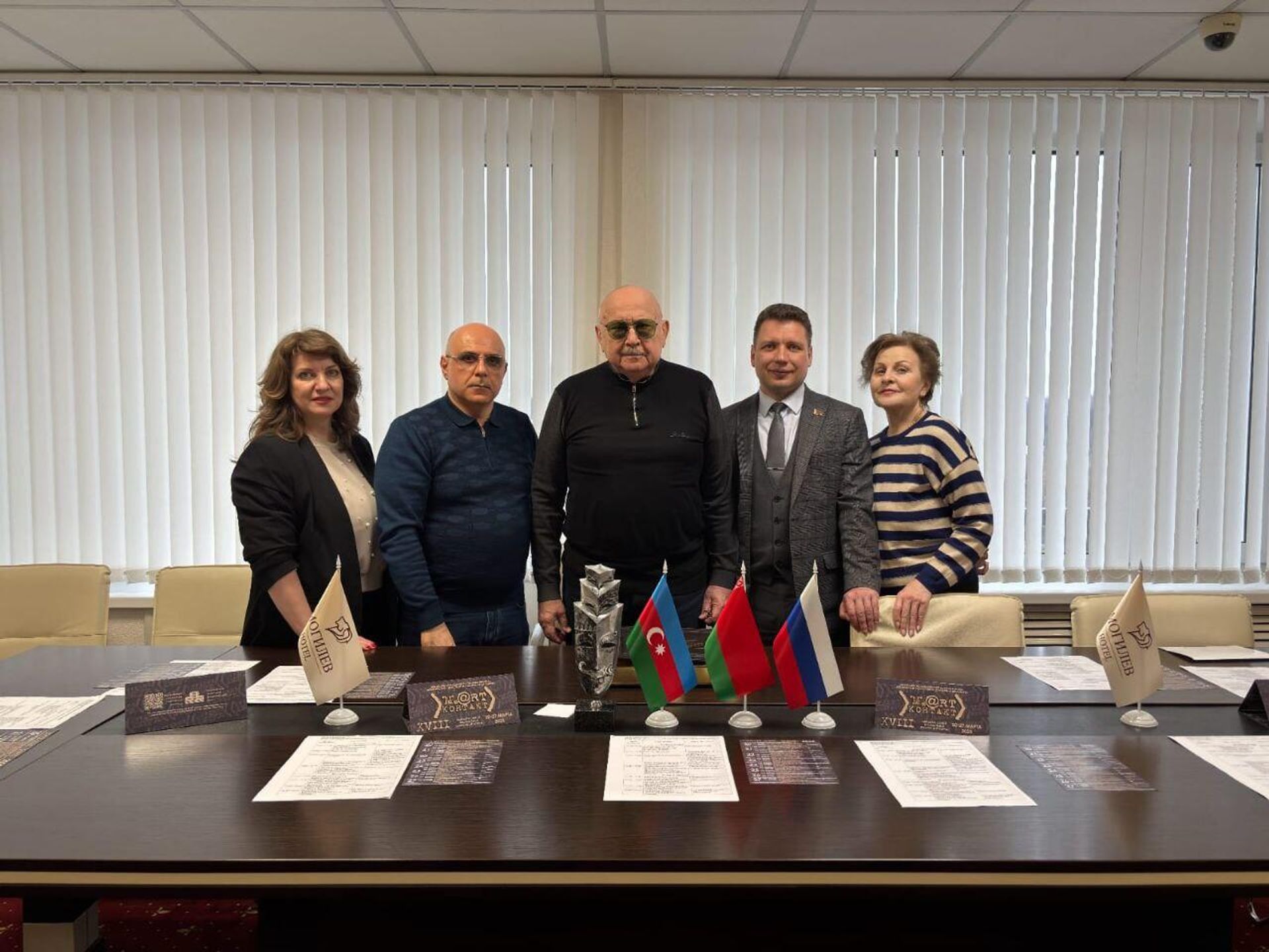 Азербайджанский государственный академический русский драматический театр впервые принял участие в Международном молодежном театральном форуме М.@rt.контакт-2025 - Sputnik Азербайджан, 1920, 26.03.2025