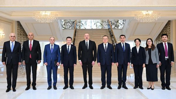 Президент Ильхам Алиев принял заведующего отделом международных связей Центрального Комитета Коммунистической партии Китая - Sputnik Азербайджан