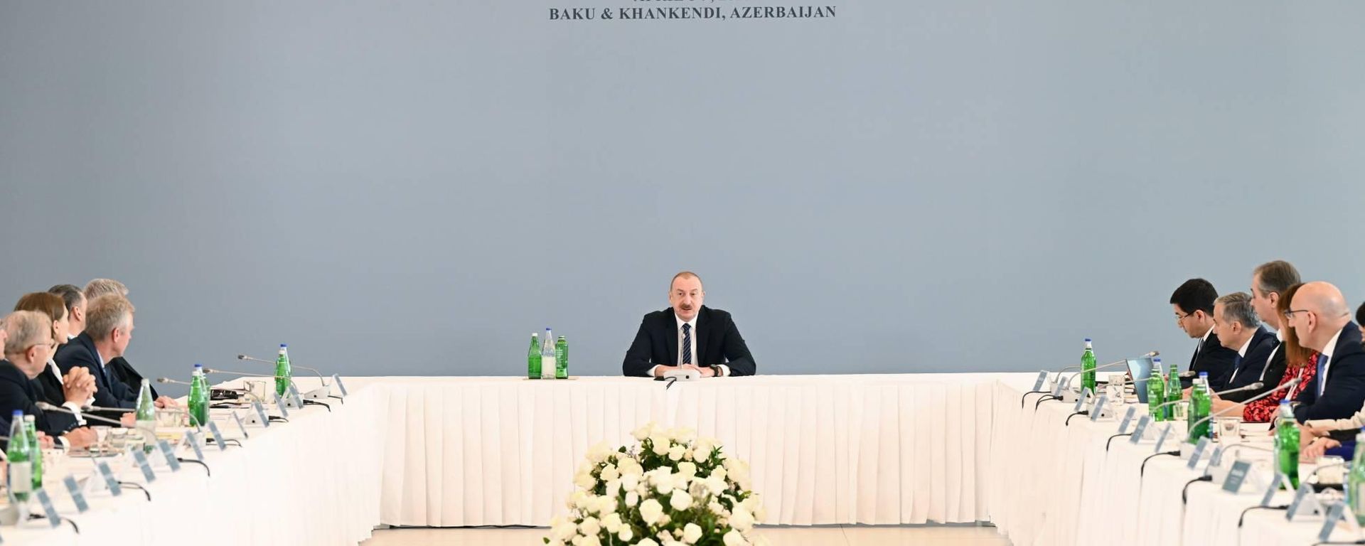 Президент Ильхам Алиев на проходящем в Университете АДА международном форуме на тему «К новому миропорядку». - Sputnik Азербайджан, 1920, 10.04.2025