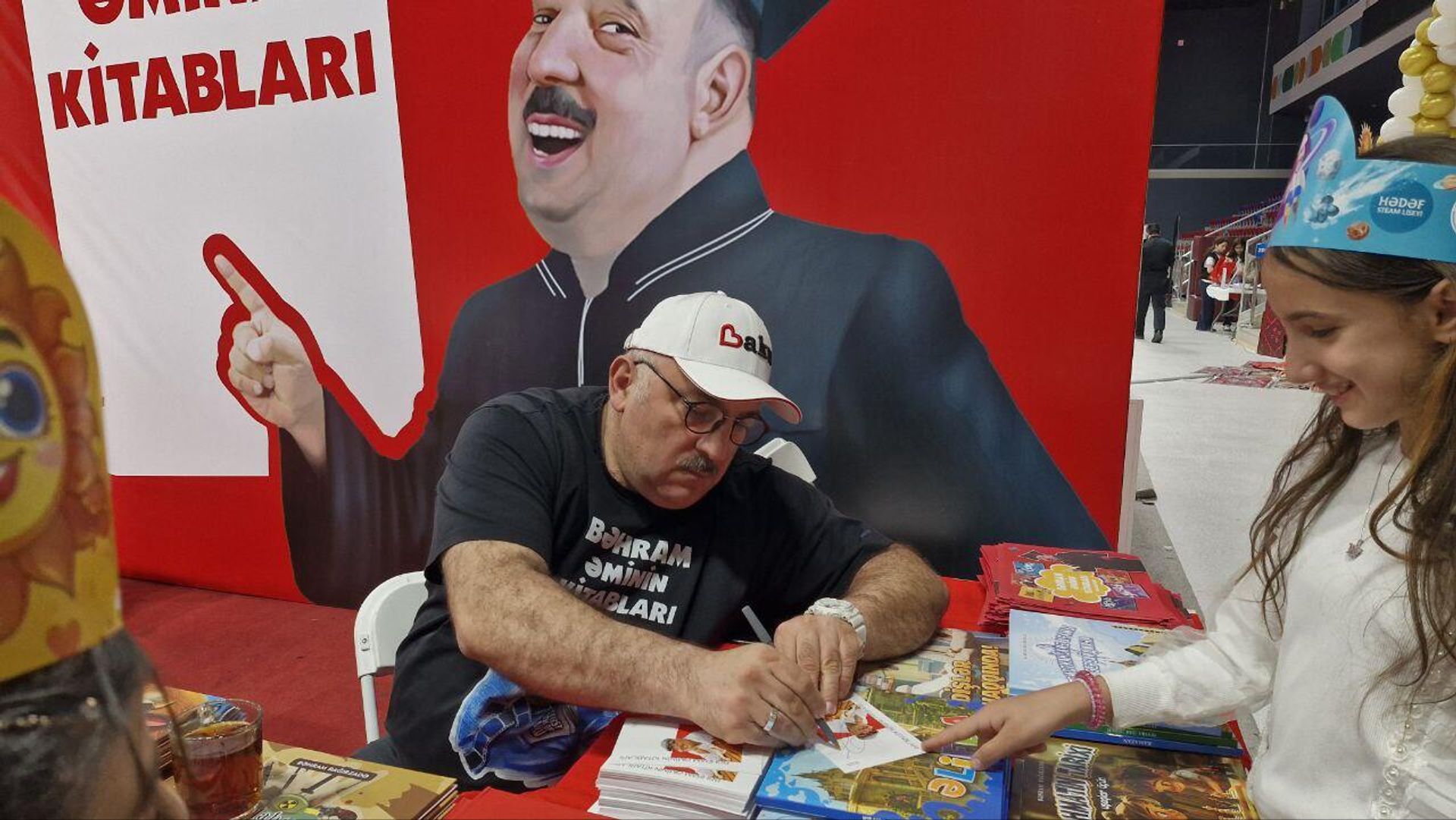 В Бакинском дворце спорта стартовал IV Фестиваль детских книг - Sputnik Азербайджан, 1920, 12.04.2025