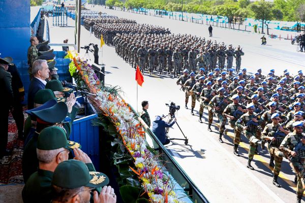 Военнослужащие сухопутных войск, военно-морских сил, военно-воздушных сил и сил специального назначения - Sputnik Азербайджан