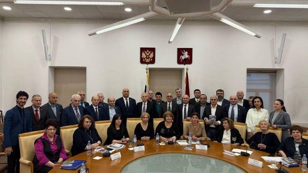 Круглый стол «Уроженцы Азербайджана на фронтах и в тылу Великой Отечественной войны» в Московском доме национальностей - Sputnik Азербайджан