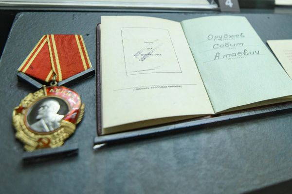 Экспозиция национального музея истории Азербайджана, посвященная героям Великой Отечественной войны. - Sputnik Азербайджан