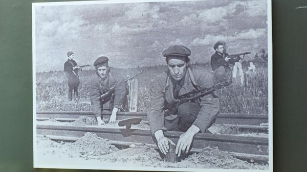 Экспозиция национального музея истории Азербайджана, посвященная героям Великой Отечественной войны - Sputnik Азербайджан