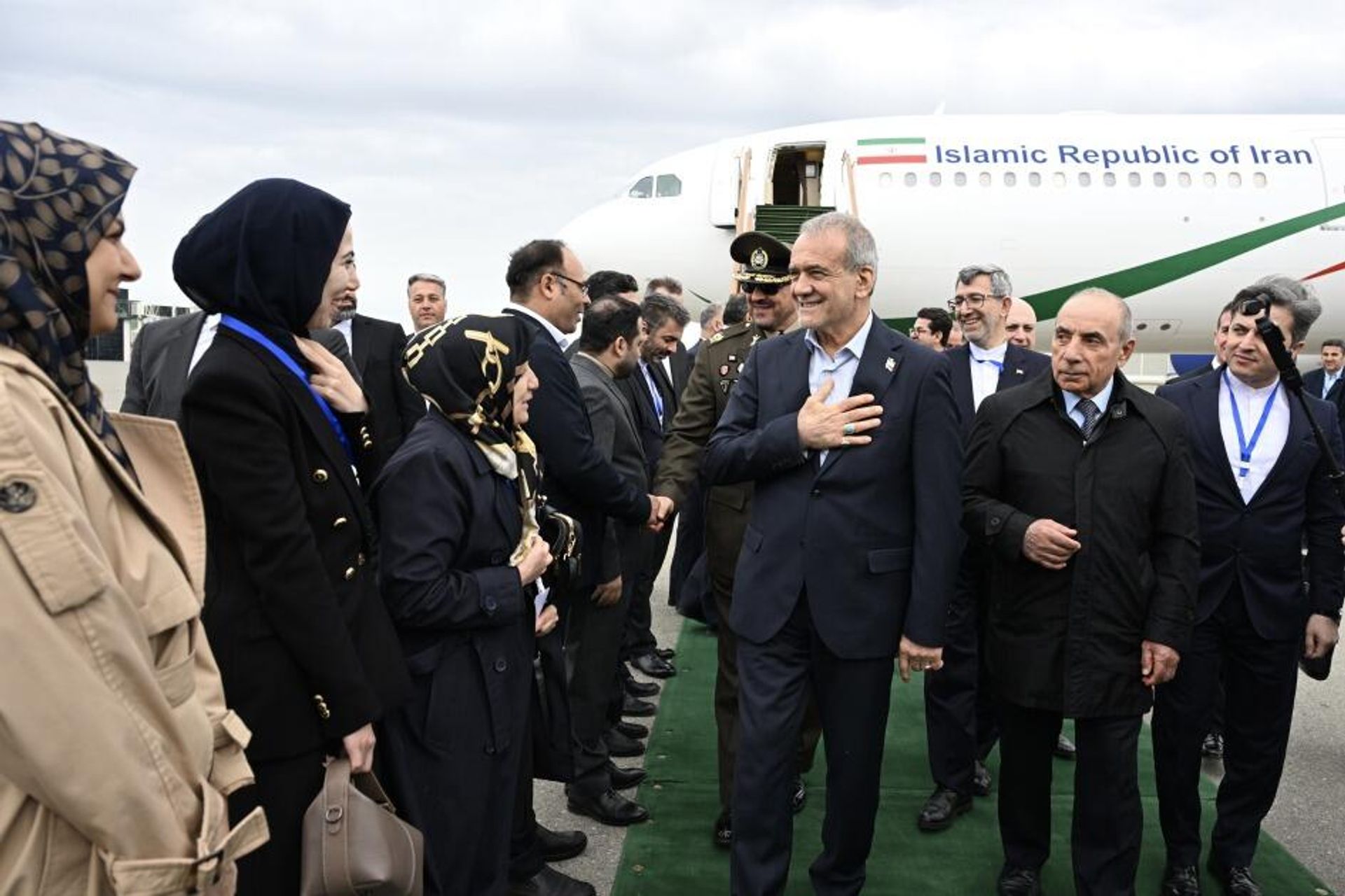 Президент Ирана Масуд Пезешкиан прибыл с официальным визитом в Азербайджан - Sputnik Азербайджан, 1920, 28.04.2025