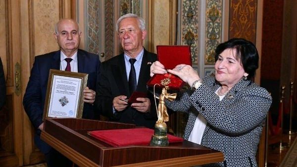 Национальный музей истории Азербайджана наградили орденом «Гаджи Зейналабдин Тагиев» - Sputnik Азербайджан