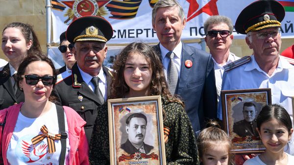 Мероприятие, посвященное 9 мая у мемориала Братские могилы - Sputnik Азербайджан