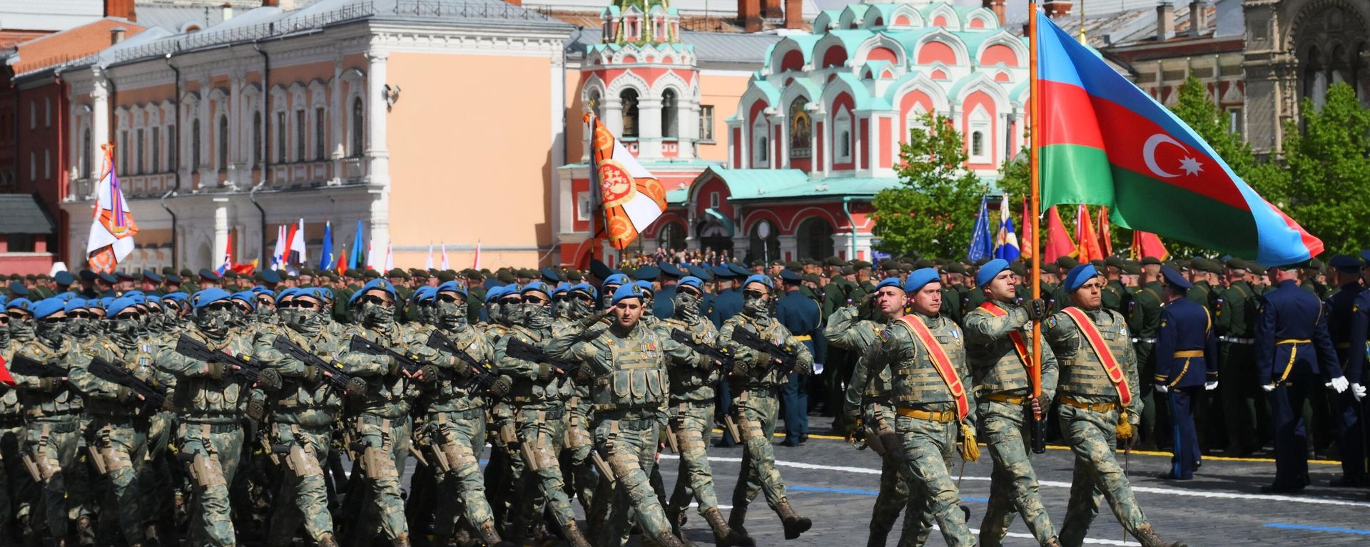 Вооруженные силы Азербайджана на параде на Красной площади - Sputnik Азербайджан, 1920, 09.05.2025