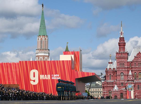 Военнослужащие роты почетного караула на Красной площади в Москве на военном параде, посвященном 80-летию Победы в Великой Отечественной войне - Sputnik Азербайджан