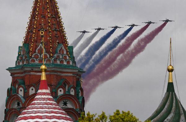 Штурмовики Су-25 на военном параде на Красной площади в Москве, посвященном 80-летию Победы в Великой Отечественной войне - Sputnik Азербайджан